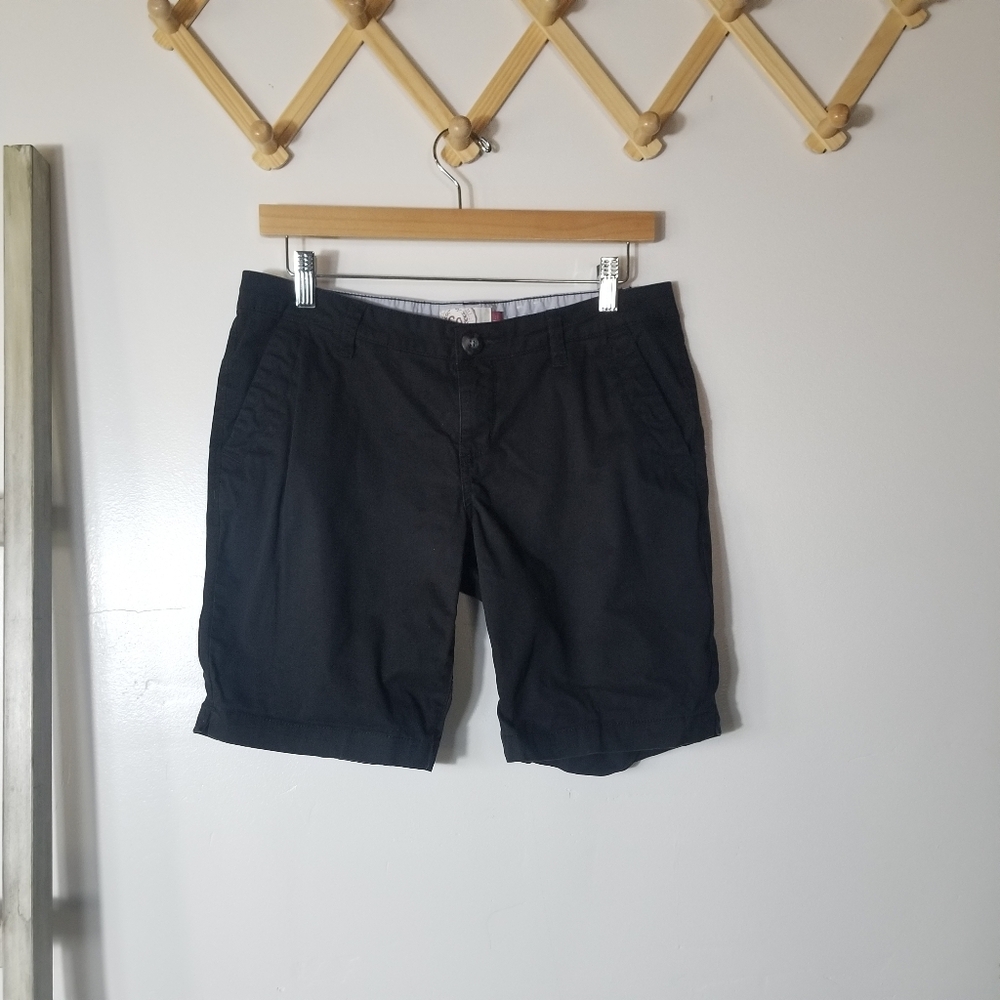SO JUNIORS BERMUDA BLACK SHORTS SIZE 11